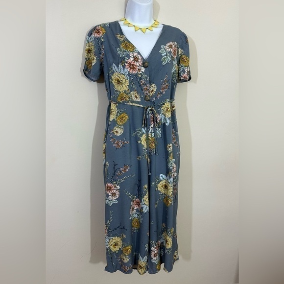 Band of Gypsies sz X sm jumpsuit mid calf gray with a floral print Button front - Picture 5 of 11